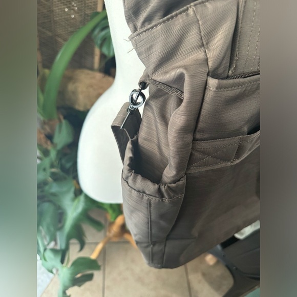 Lug Ace Nylon Convertible‎ crossbody tote bag baby bag - Picture 9 of 13